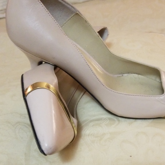 Shoes - Picture 4 of 5